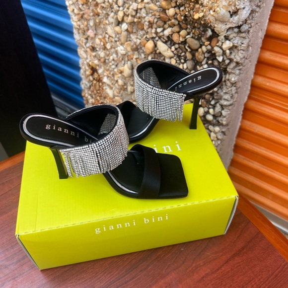 Shoes - Picture 4 of 5